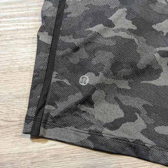 Lululemon Men's Medium Pace Breaker Linerless Shorts Black Camo Athletic Gym - Picture 5 of 9